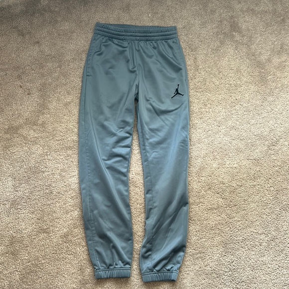 Boys Nike Jordan joggers, like new - Picture 2 of 3